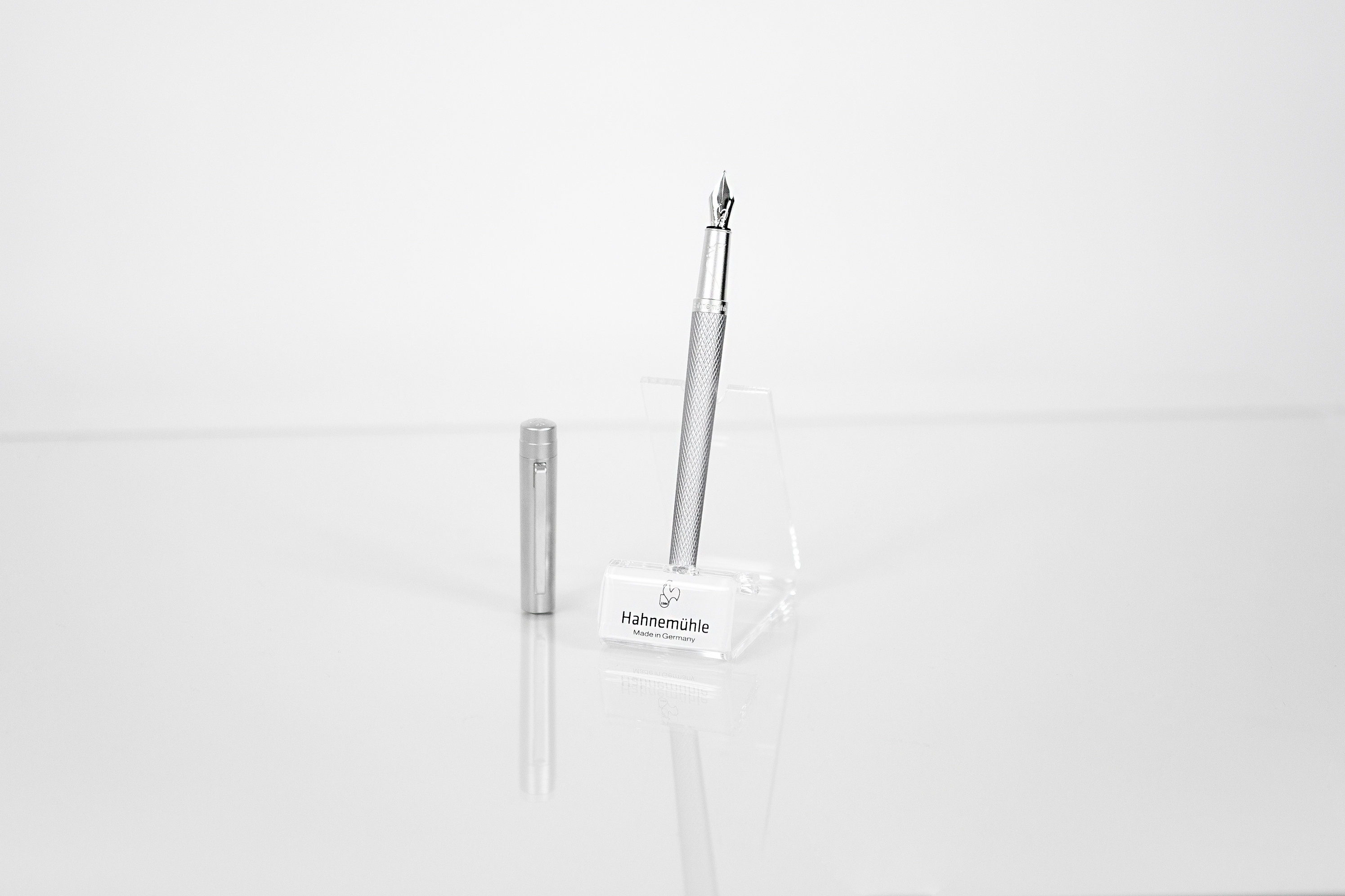 Acrylic pen holder single